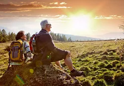 senior_wandern_151661894.jpg